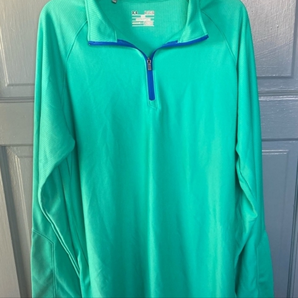Under Armour top